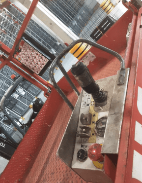 Skyjack SJIII 4740 Scherenarbeitsbühne Elektro 13,80 m Arbeitshöhe #2451288 - #2451378