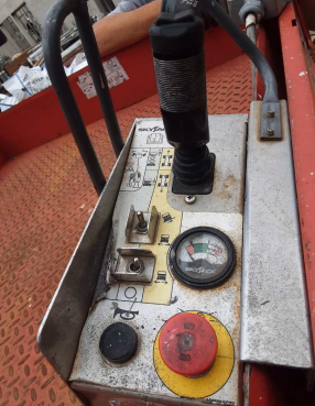 Skyjack SJIII4632 Scherenarbeitsbühne Elektro 11,75 m Arbeitshöhe #2441708 - #2441798