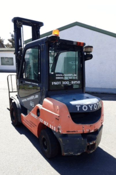 Toyota 02-8FDF30 Gabelstapler 3,0 t Diesel 3,00 m Hubhöhe #2482508