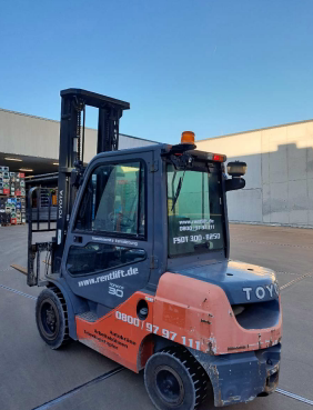 Toyota 02-8FDF30 Gabelstapler 3,00 t Diesel 6,00 m Hubhöhe #2482508