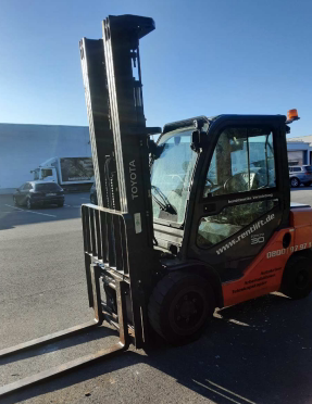 Toyota 02-8FDF30 Gabelstapler 3,00 t Diesel 6,00 m Hubhöhe #2482508