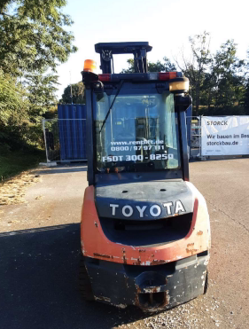 Toyota 02-8FDF30 Gabelstapler 3,00 t Diesel 6,00 m Hubhöhe #2482508