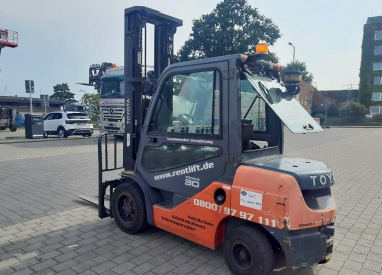 Toyota 02-8FDF30 Gabelstapler 3,00 t Diesel 6,00 m Hubhöhe #2482508